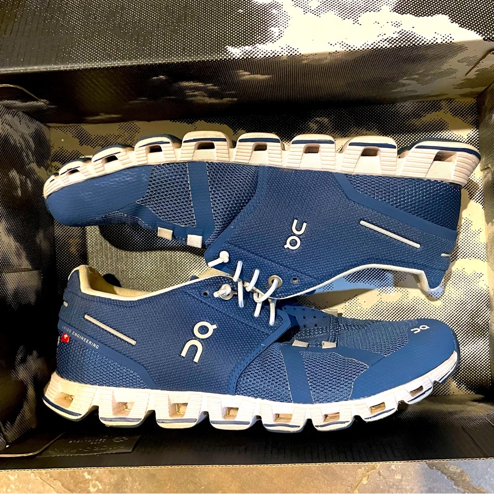 On Running Cloud 5 Denim / White Size 7